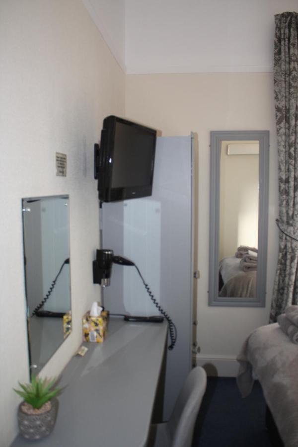 אילפרקומב Harcourt Hotel מראה חיצוני תמונה
